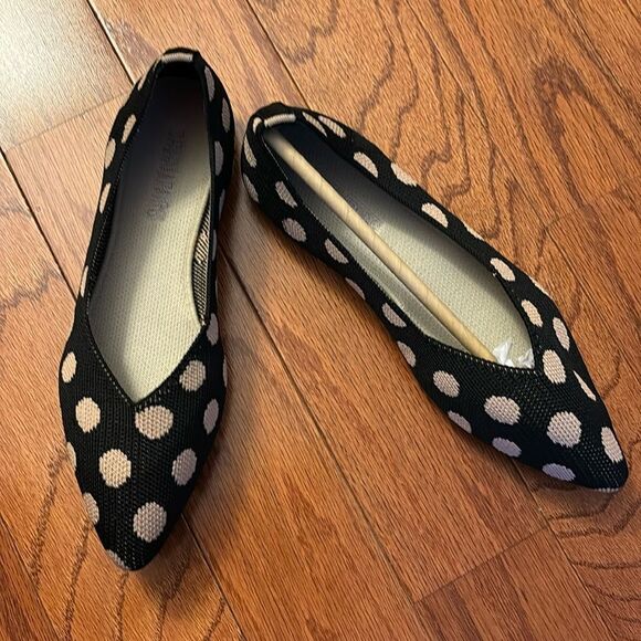 Dream Pairs Size 5 black & cream polkadot pointed toe flats.  New - Picture 1 of 6